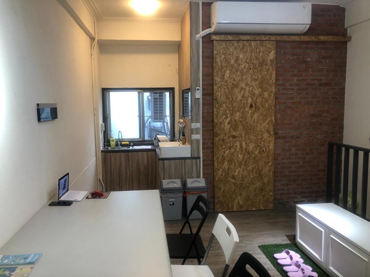 Simple Walk Guest House 小公寓 Tainan Luaran gambar